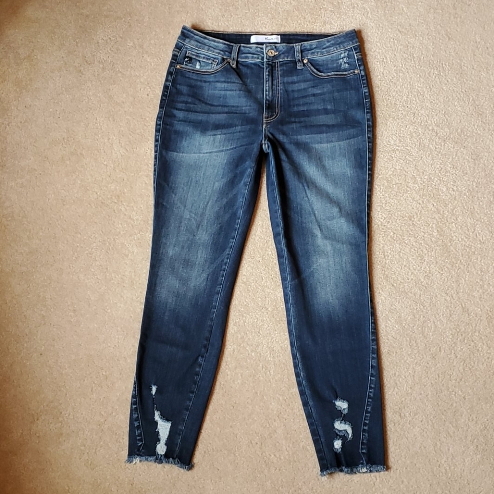 KanCan size 11/29 skinny jeans with raw hem
